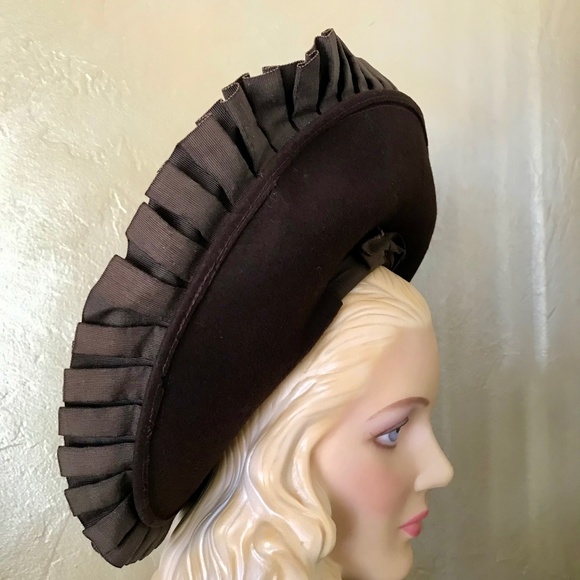 OUTSTANDING 1930s BROWN FELT HALO WIDE BRIM HAT WITH PLEATED GROSGRAIN EDGING main image 4